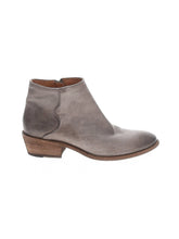 1 shoe size - 9