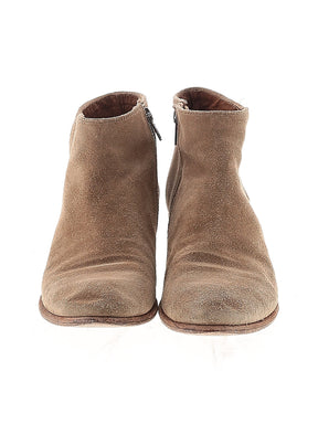 2 shoe size - 9 1/2
