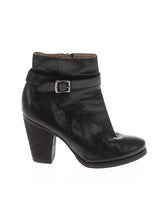 1 shoe size - 6