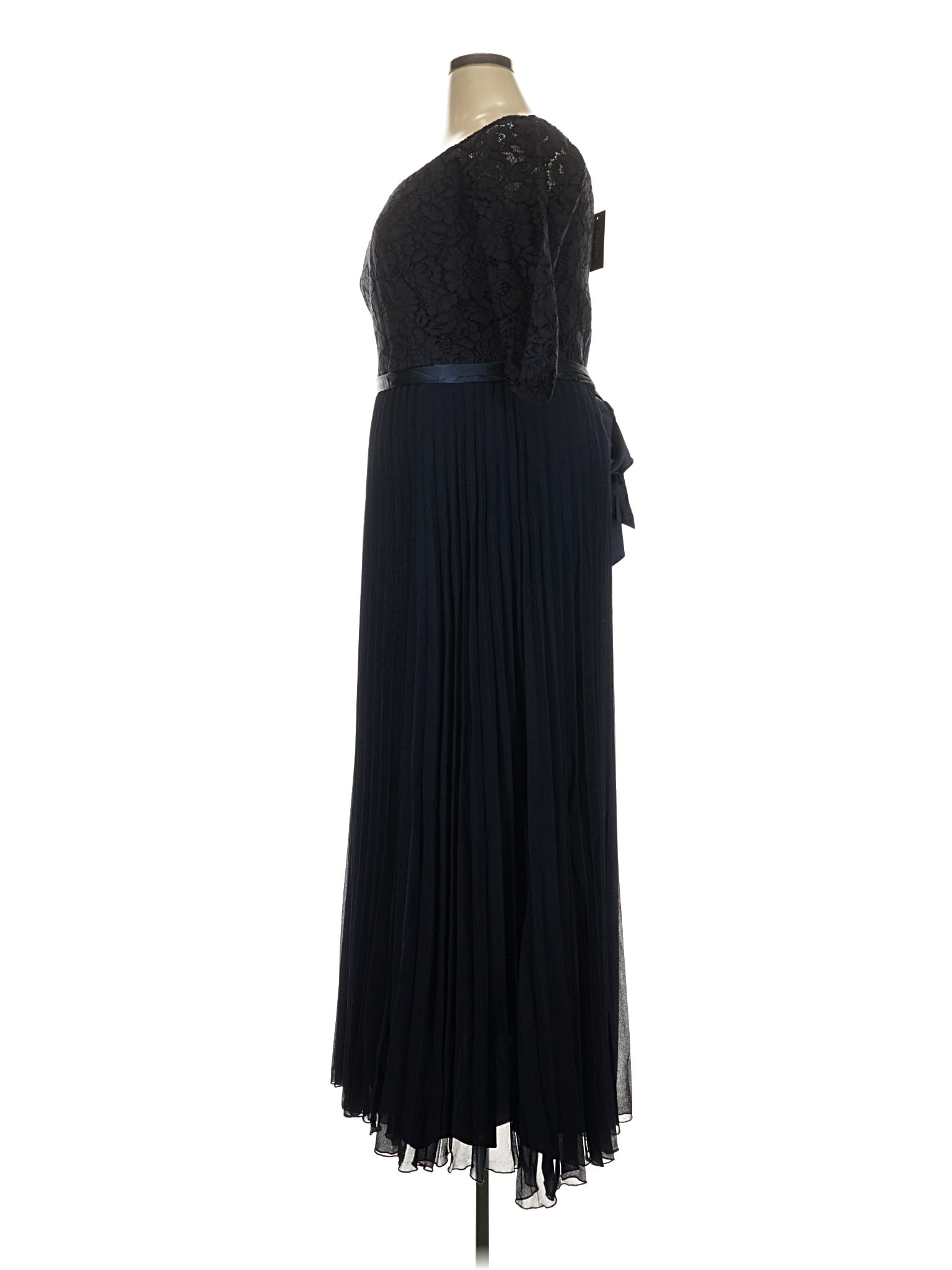 4 size - 18 W (M) W