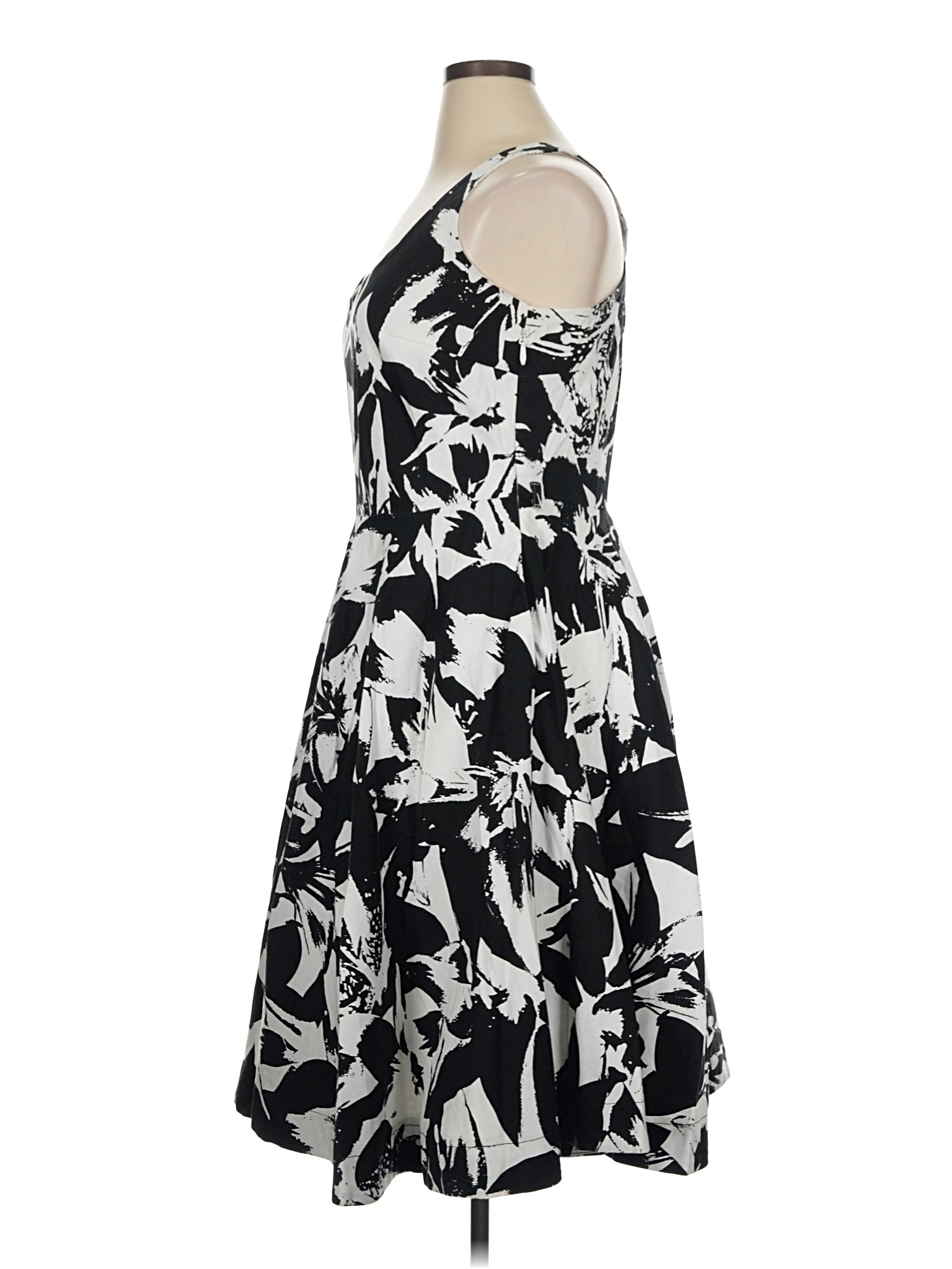 4 size - 14 W (XS) W