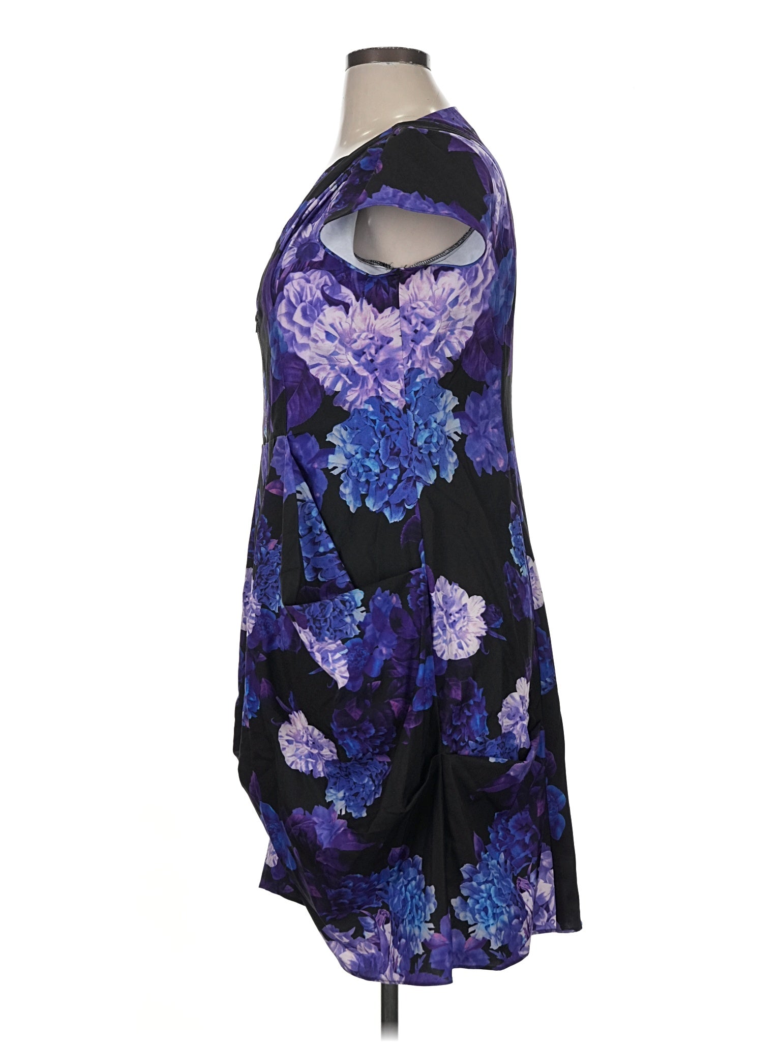 4 size - 14 W (XS) W
