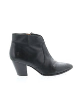 1 shoe size - 7 1/2
