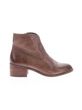 1 shoe size - 7 1/2