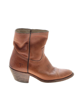 1 shoe size - 7 (Estimated)