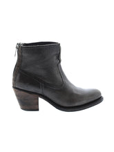 1 shoe size - 8