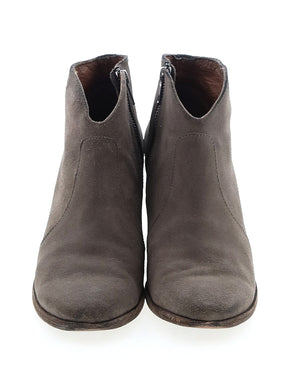 2 shoe size - 9 1/2