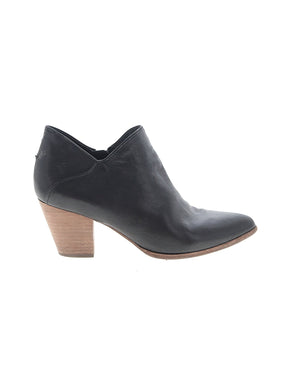 1 shoe size - 9